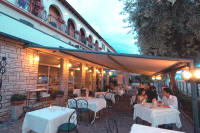 Restaurant am Gardasee mit italienische Küche un sehr gute Wein Bardolino und Bianco di Custoza und Lugana