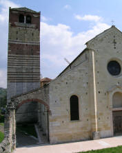 Von Torri del Benaco geht es los in Richtung Affi, dort folgt man weiter in Richtung Verona (SS11). Der Einstieg in die Lessinia Berge erfolgt in San Ambrogio.  - San Floriano Kirche in Valpolicella 